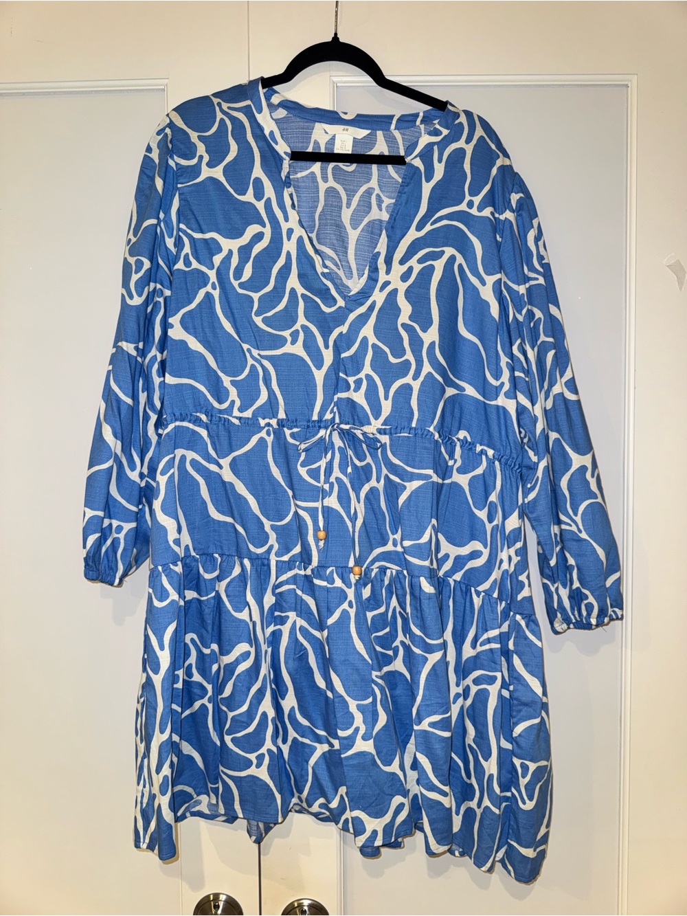 H&M Blue and White Abstract V-Neck Tiered Mini Dress